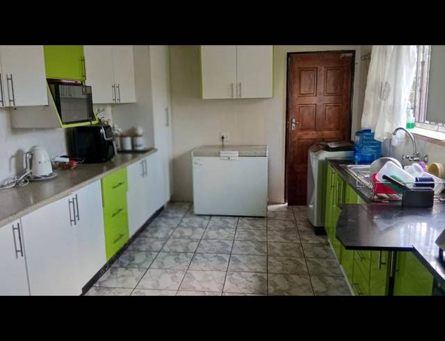 3 BEDROOM HOUSE FOR SALE IN ROODEPOORT CENTRAL